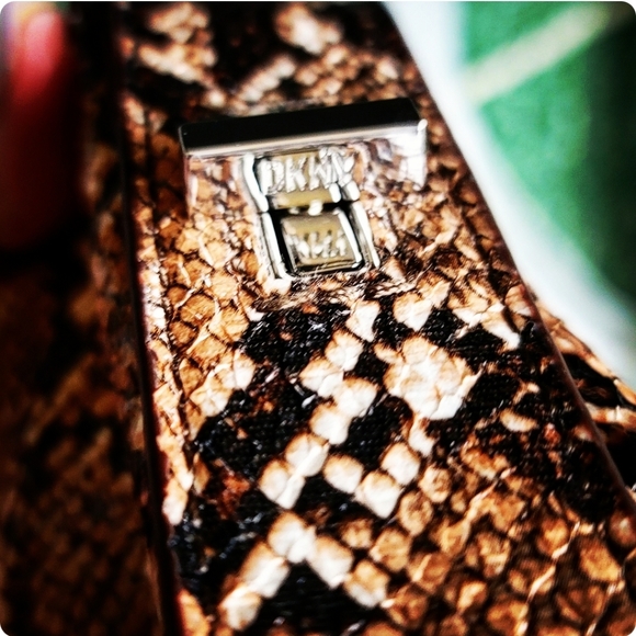 🐍 NWT DKNY Tania Hobo Bag in Python 🐍 - Picture 10 of 14